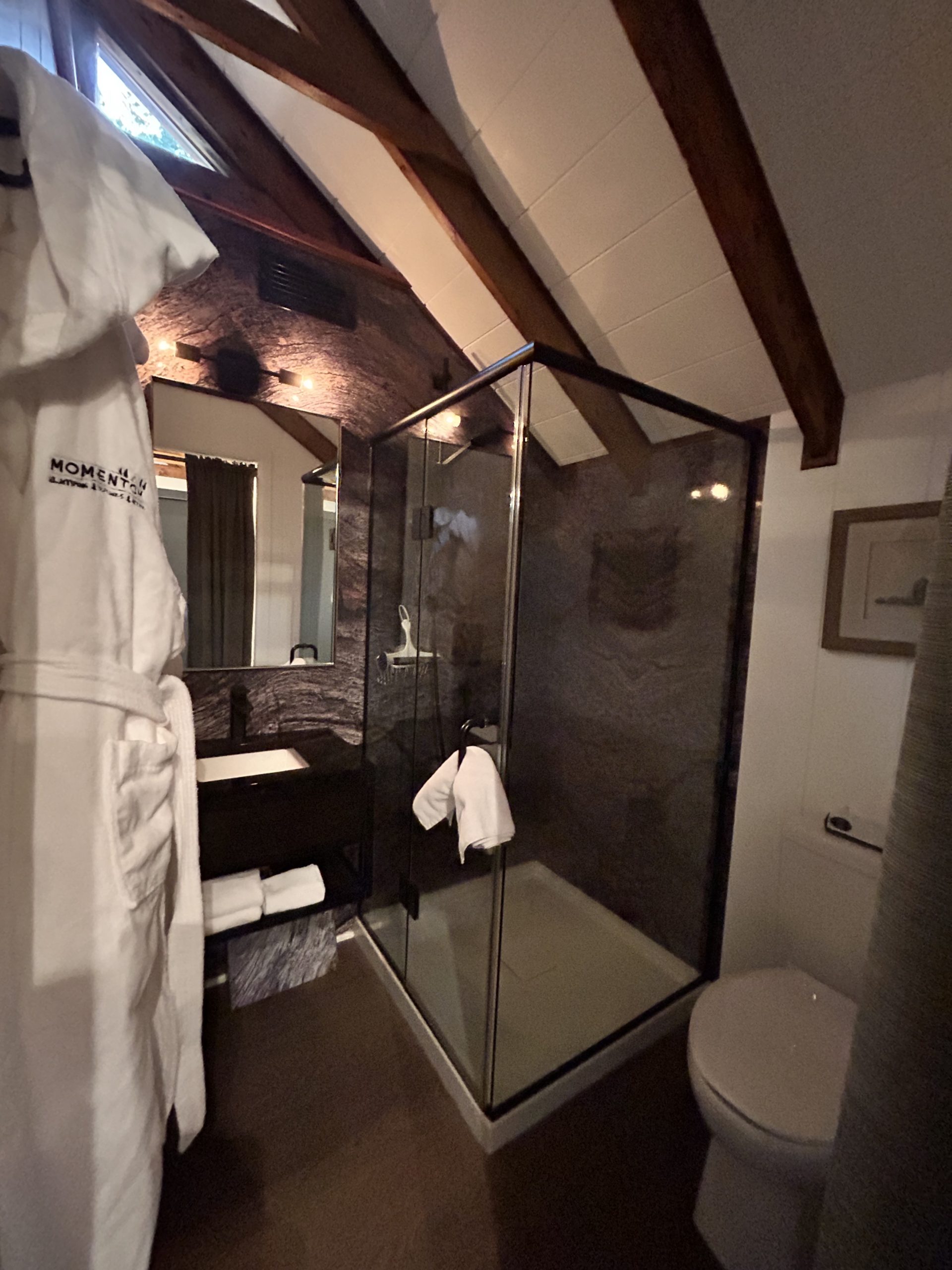 salle de bian complete mini-chalet de glamping dans charlevoix