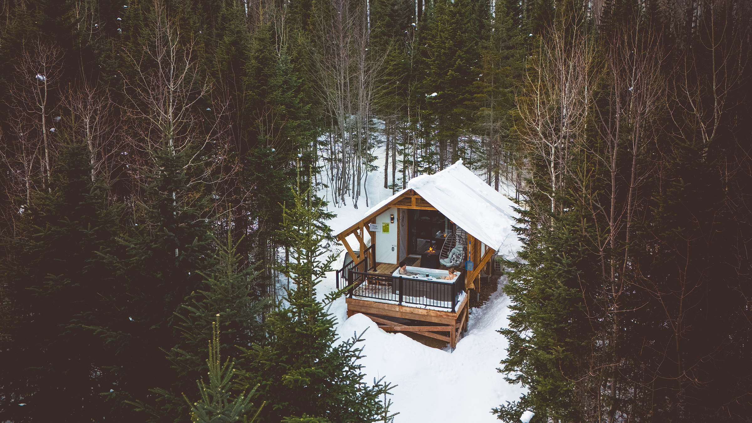 mini-chalet 4 saisons spa privé dans charlevoix pour couple